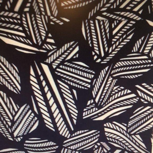 ANNE KLEIN Leaf Print top 0X Travel Friendly Pit to Pit 20 1/2” Stretch Preworn - Picture 11 of 12